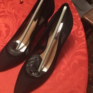 TahariSize 8.5 Black lace heels